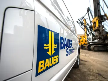 Our specialists in the Spare Parts and Service department are available to assist you. 